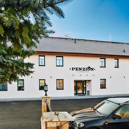 Penzion Al Capone Mnisek Mníšek pod Brdy Buitenkant foto