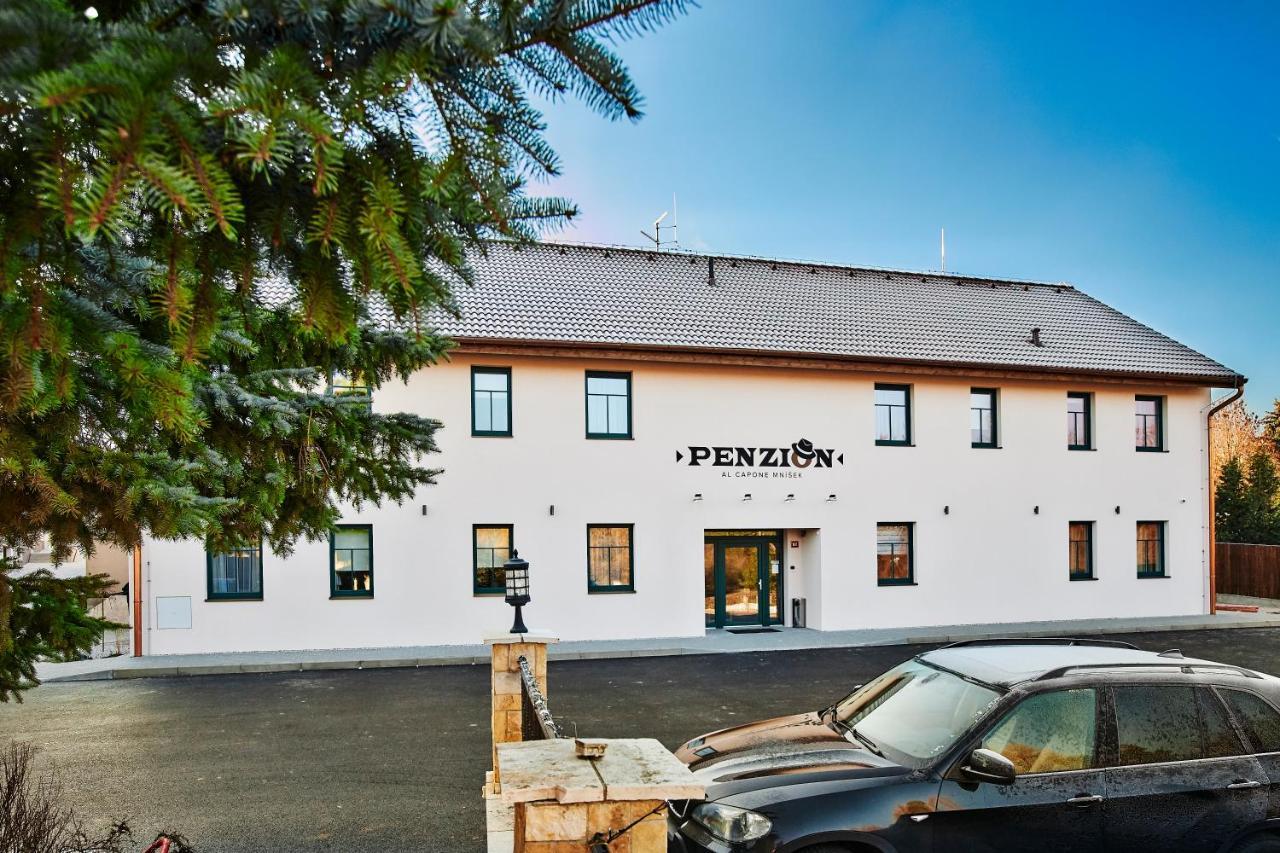 Penzion Al Capone Mnisek Mníšek pod Brdy Buitenkant foto